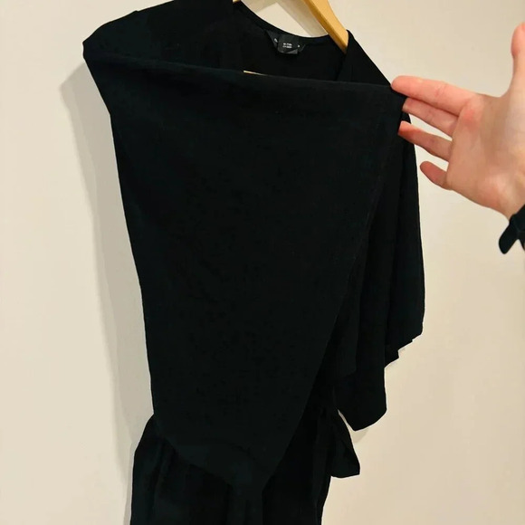 CLUB MONACO Black wrap top - Picture 4 of 9